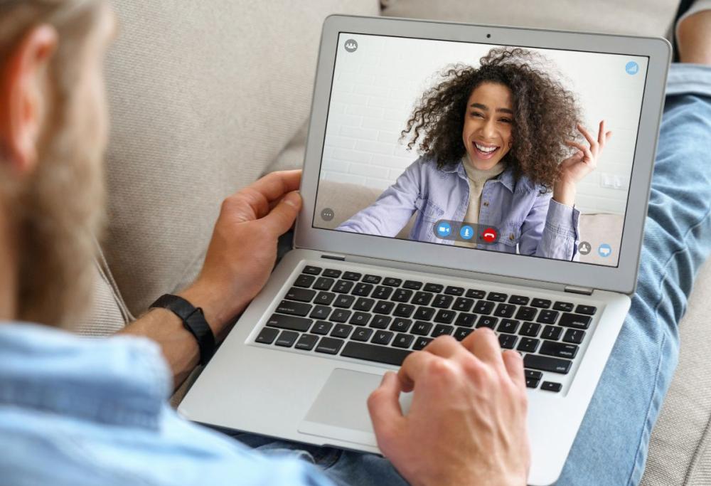Convivenza a distanza, la nuova tendenza dell'amore tra i giovani