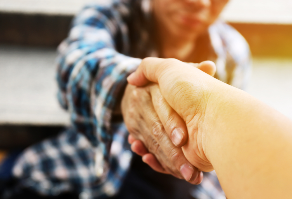 L’uomo che vive senza casa e soldi: "mi sento libero e felice"