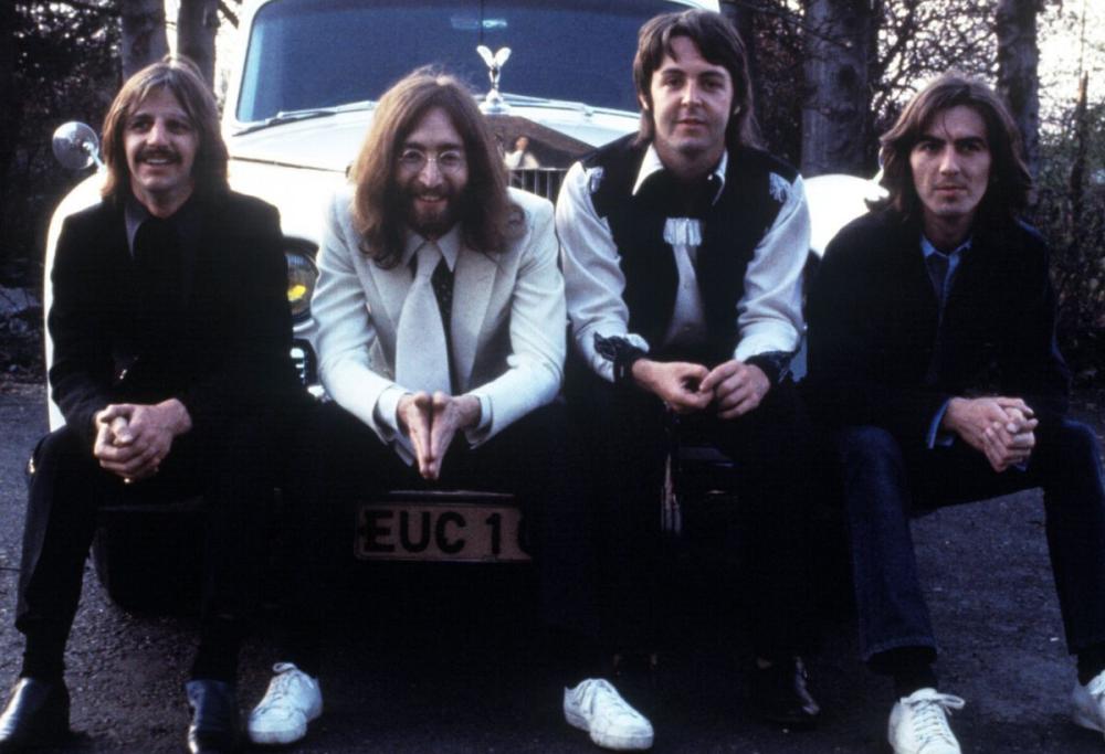 Grazie all’IA è uscita “Now and Then”, l’ultima canzone dei Beatles