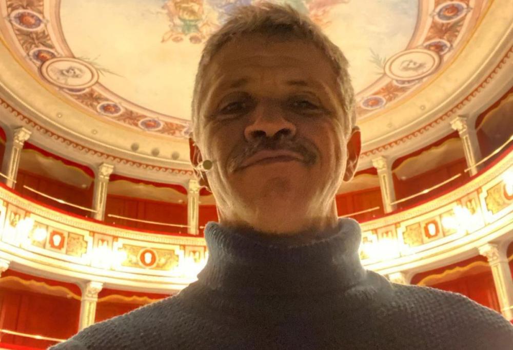 Hater contro il figlio di Gianni Morandi: lui ribatte con ironia