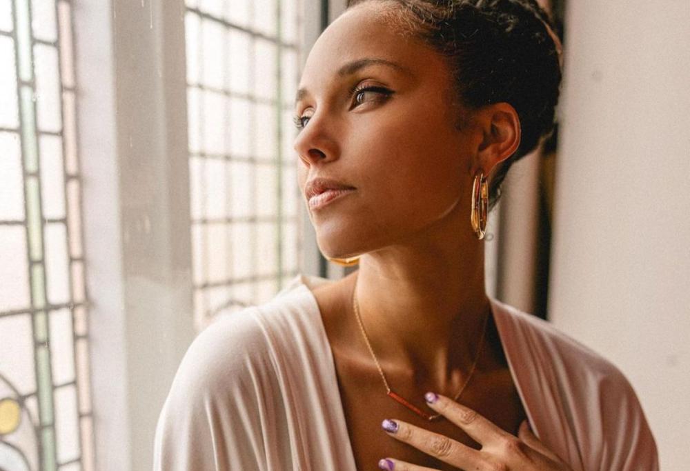 Alicia Keys torna a truccarsi: “È servito a conoscere me stessa”