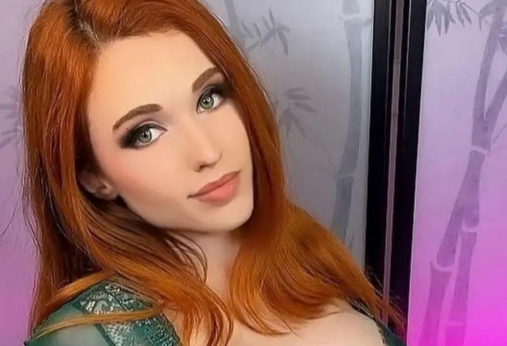 Amouranth: "Guadagno 15mila euro a notte per mostrarmi mentre dormo"