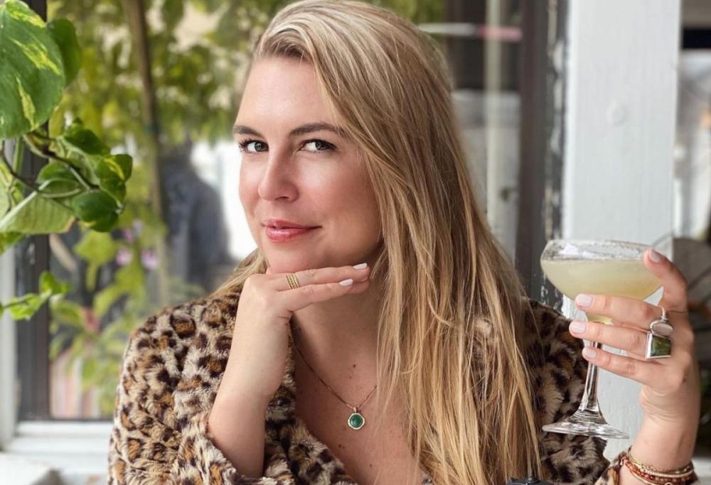 Donna single offre 6mila euro a chi le trova marito: il caso social