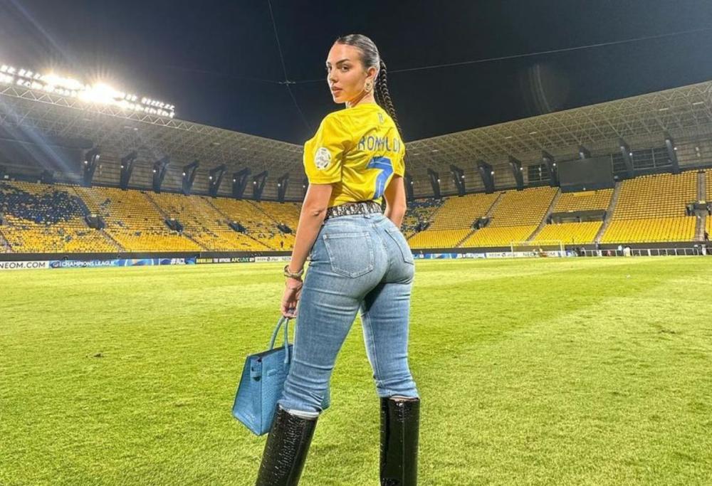 Georgina Rodriguez sexy alla partita di Ronaldo, poi la fuga: il caso