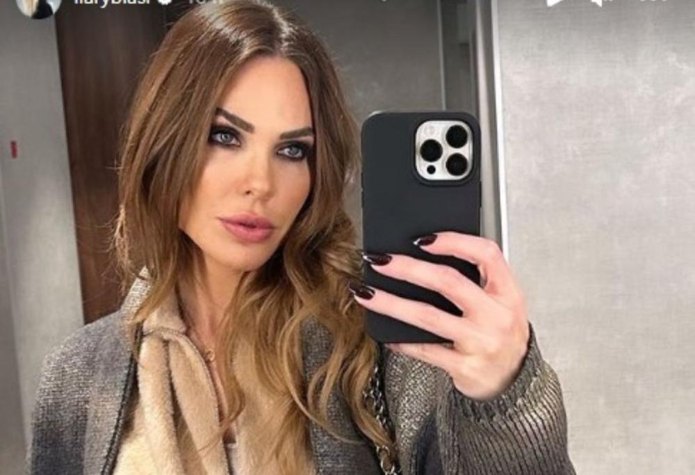 Ilary Blasi e il selfie con l'aereo: nuova fuga d'amore? - Radio 105