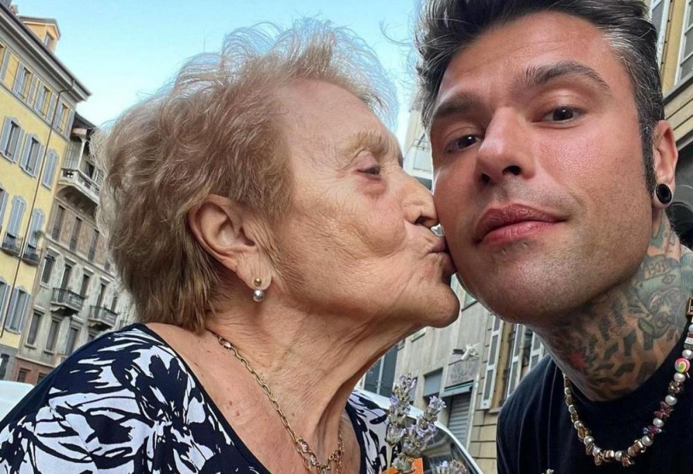 Litigio Fedez-Luis Sal: la nonna del rapper lo aveva previsto?