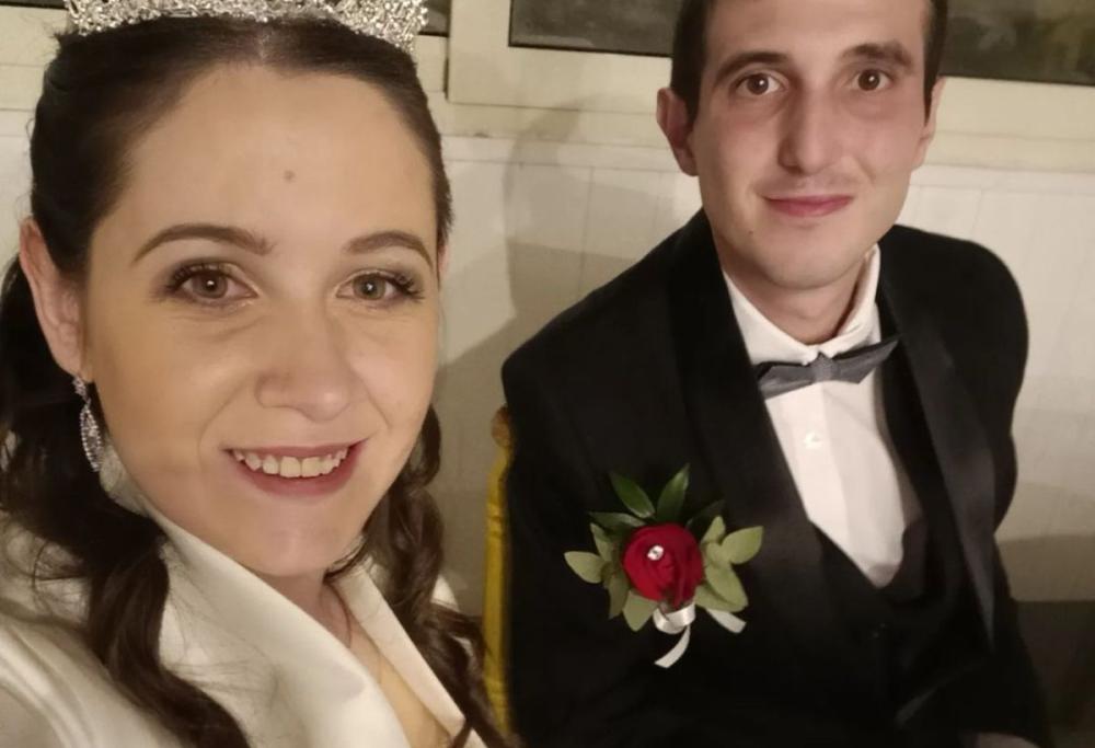Ago nel vestito, sposa finisce in ospedale il giorno delle nozze