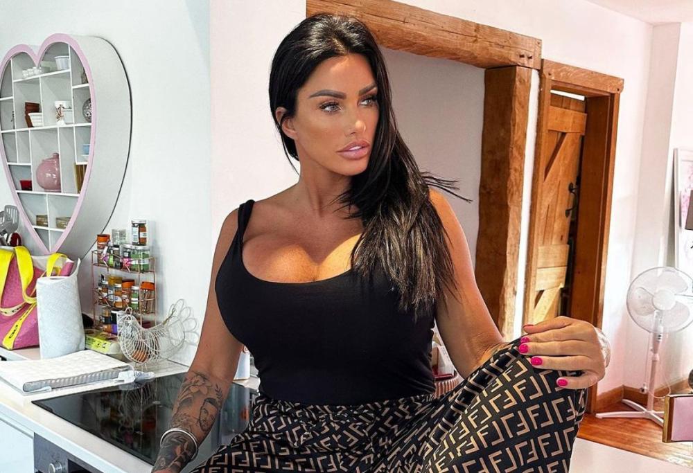 Katie Price, montagne russe negate: il motivo? "Tette troppo grandi"