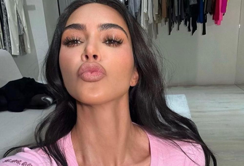 Kim Kardashian e la maternità: la celeb sotto attacco degli haters