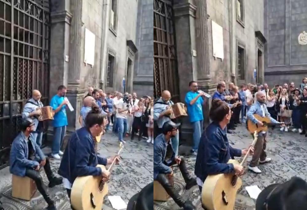 I Negramaro omaggiano Pino Daniele esibendosi a sorpresa a Napoli