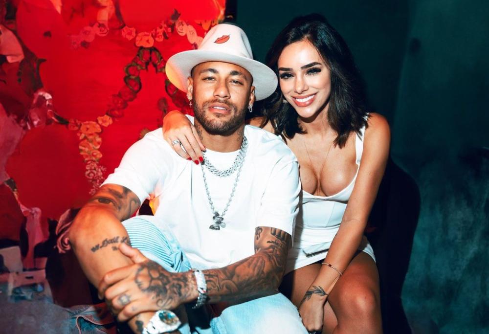 In Brasile svelano l’accordo tra Neymar e la fidanzata: i dettagli 