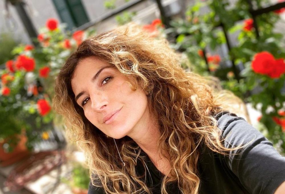 Nina Palmieri regalo hot in anticipo per la Festa della Mamma