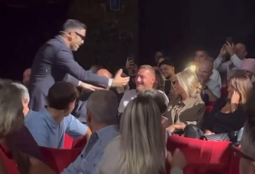 La battuta di Pio e Amedeo su Ilary coglie di sorpresa Totti e Noemi