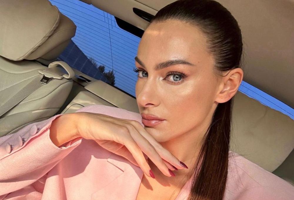 Paola Turani in lacrime: "Attaccata come mamma, la pagherete"