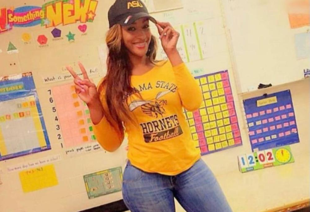 Insegnante licenziata per abiti "troppo sexy": polemica negli USA