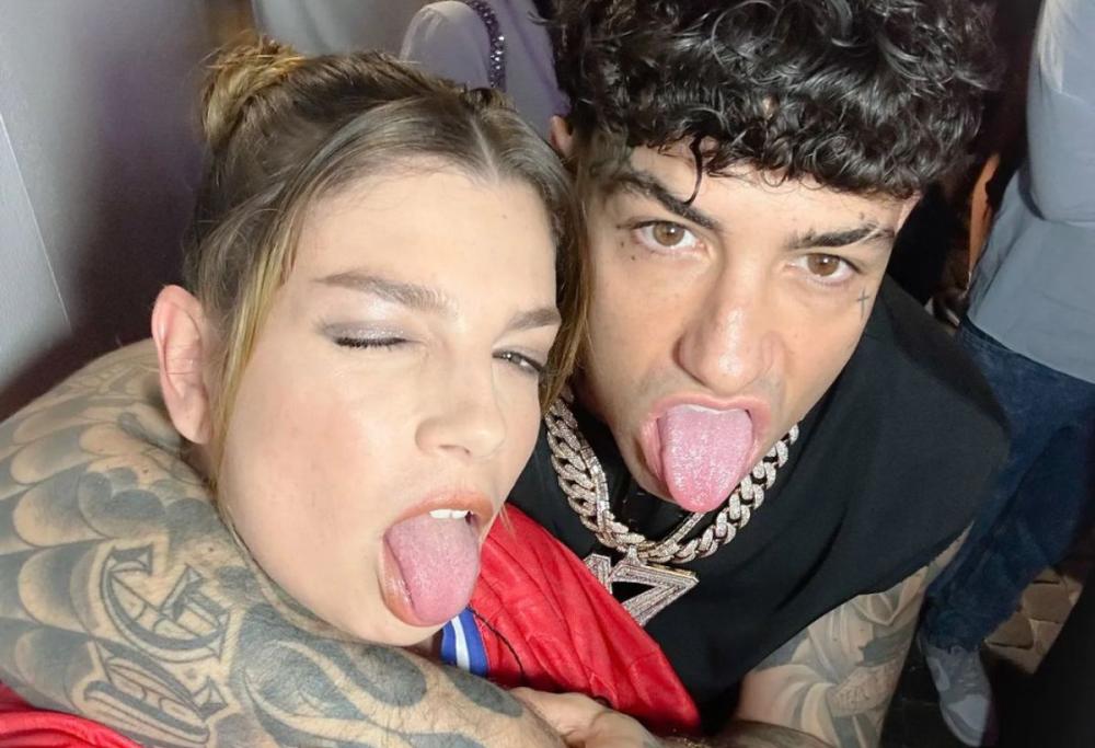 Emma Marrone e Tony Effe, un fan: "Dovete dirmi se state insieme"