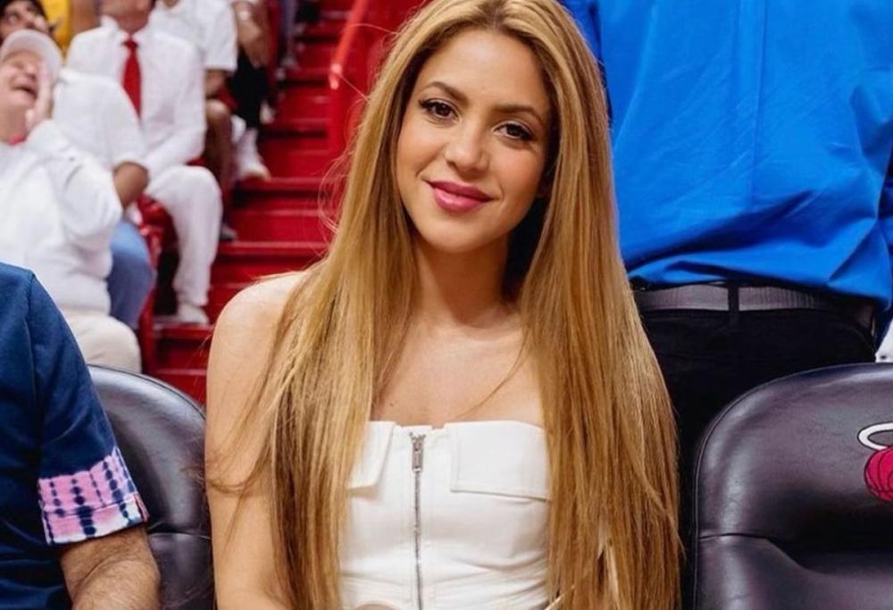 Shakira ha un nuovo incredibile look: capelli rosa lunghissimi