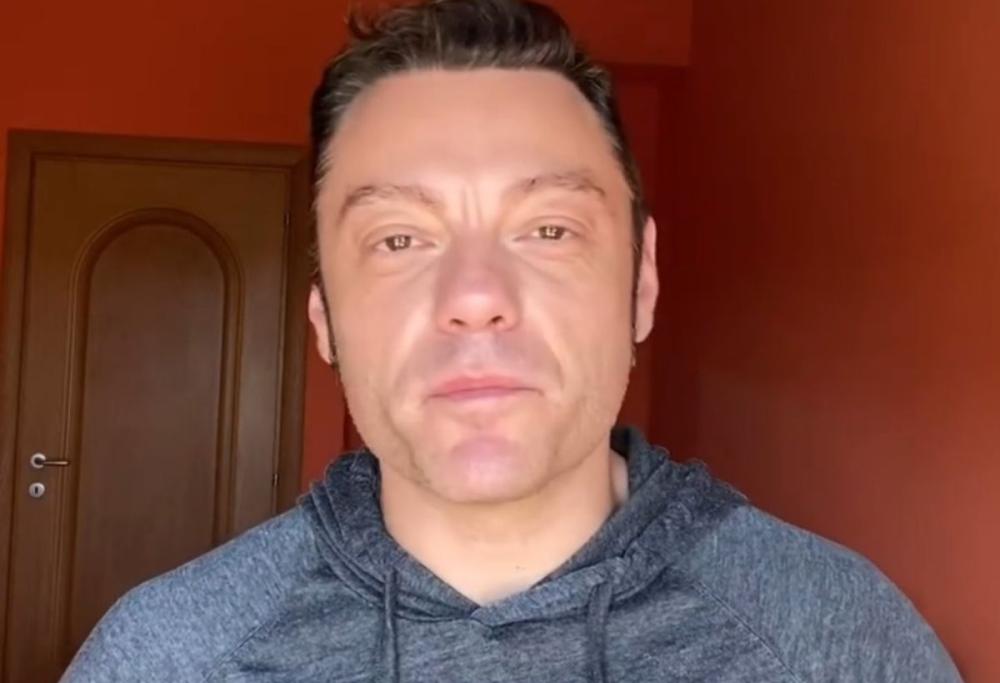 Tiziano Ferro contro gli articoli omofobici: “Pago la mia sincerità”