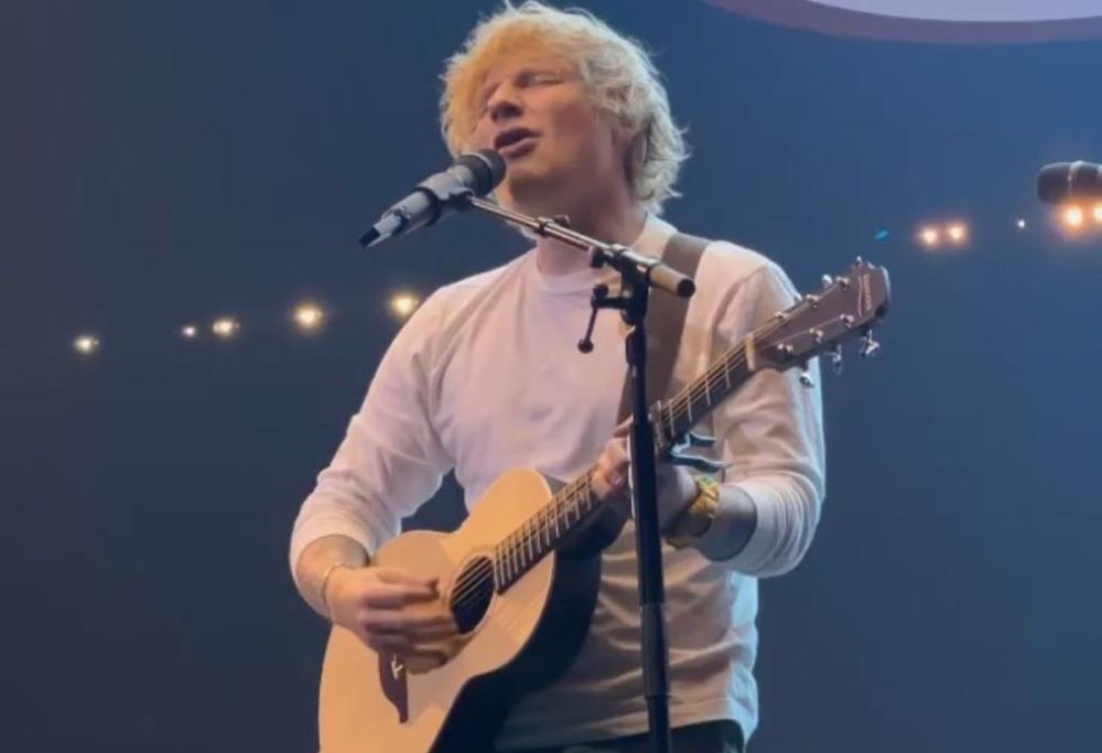 Ed Sheeran si cimenta in una cover di “In Da Club” di 50 Cent: video