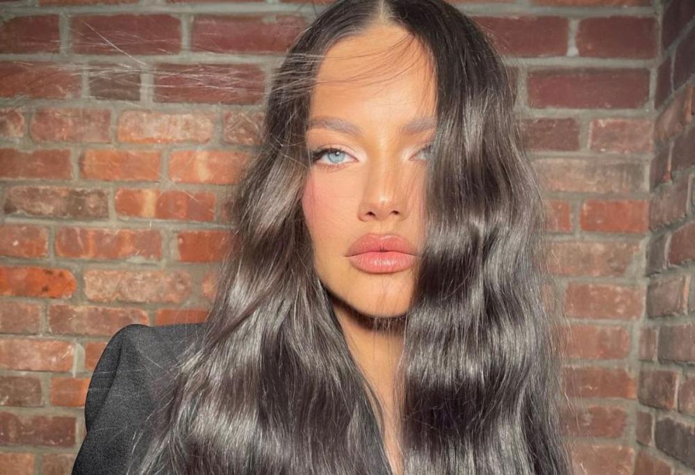 Adriana Lima dopo il parto: “Fatico ad accettare il mio corpo”
