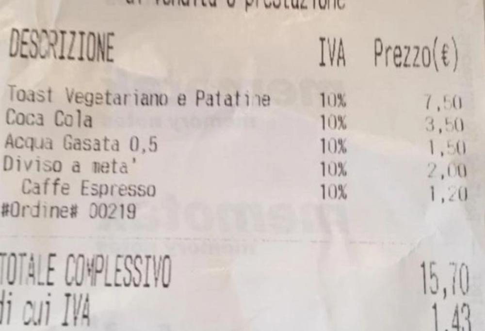 Como, 2 euro in più per un toast diviso a metà: la storia è virale