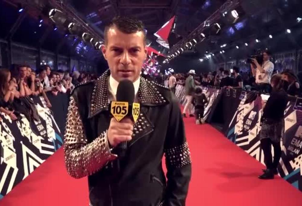 Mtv Ema2015: Max Brigante e Fabiola dominano il red carpet del Forum il video