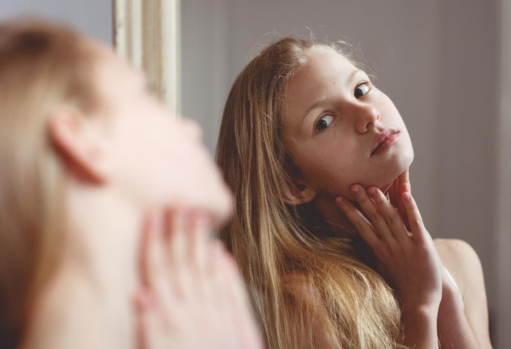 Come combattere l’acne attraverso rimedi facili e veloci