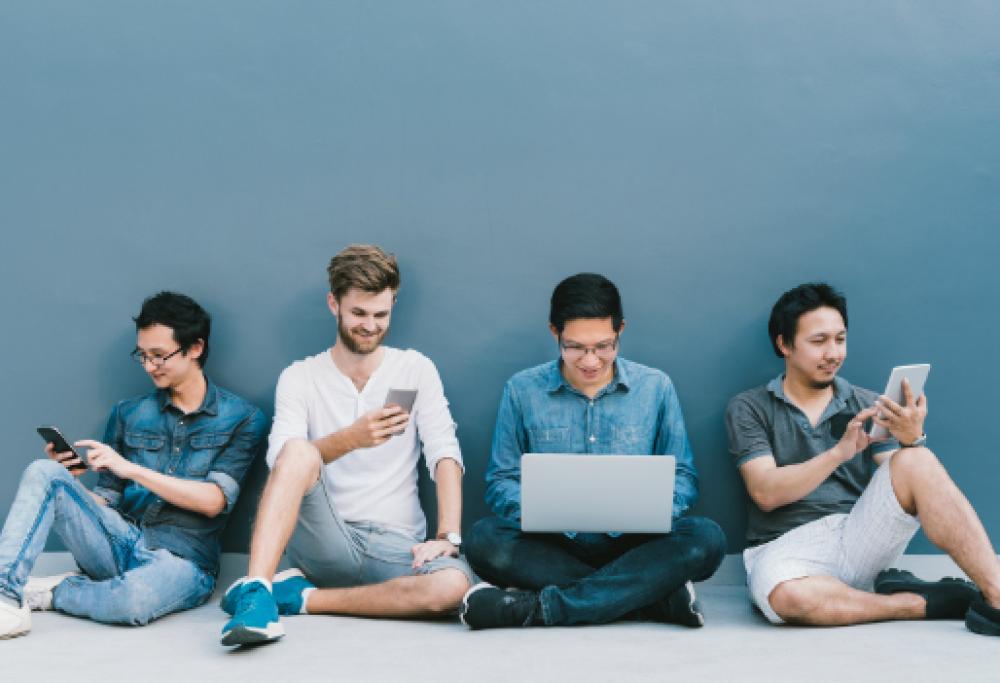 50 milioni di italiani usano internet per circa 6 ore al giorno