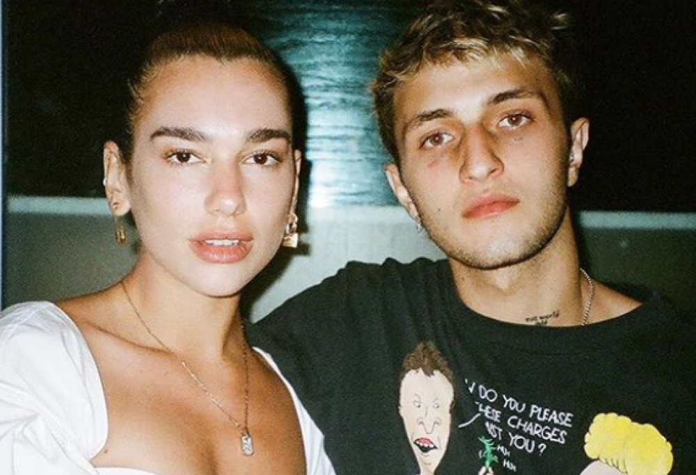 Dua Lipa festeggia il primo anno d'amore con Anwar Hadid