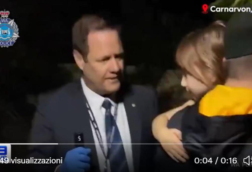 Ecco il video del salvataggio di Cleo Smith, la bimba scomparsa in Australia 
