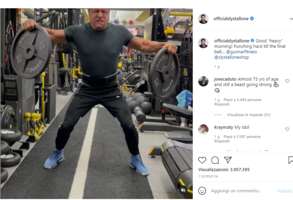 Tutti vorrebbero arrivare a 75 anni come Sylvester Stallone: eccolo mentre solleva 40 chili 