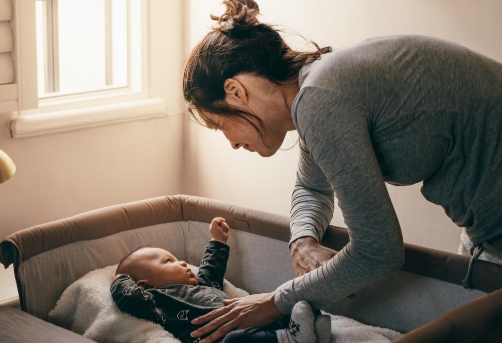 "Metto a letto mio figlio alle 16:30", polemiche su una mamma tiktoker