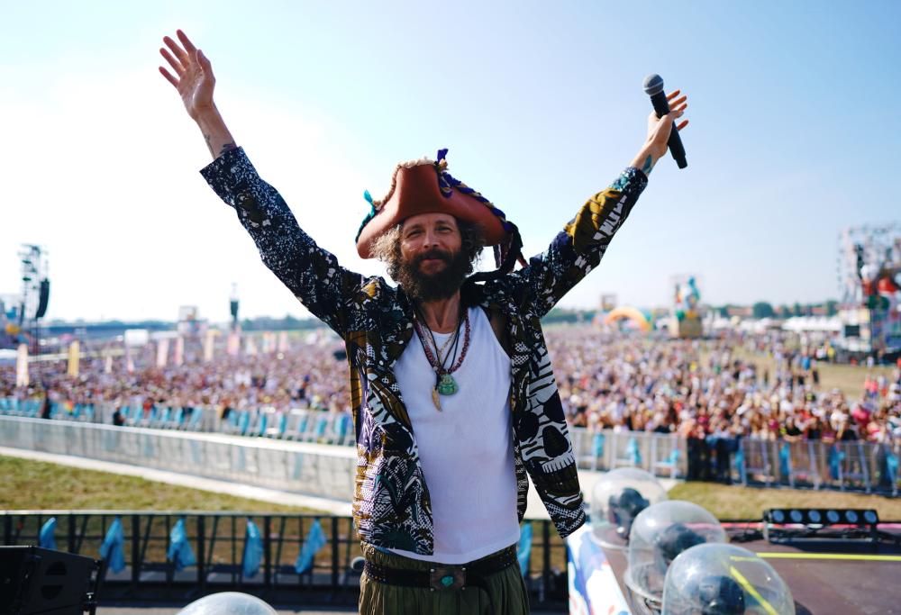 "Sensibile all'estate" è il nuovo singolo di Jovanotti