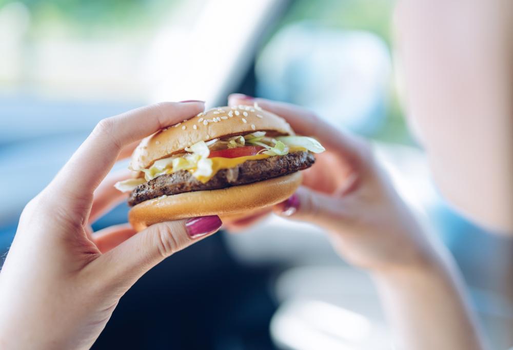 Trova una lucertola nel panino e gli offrono il 10% di sconto sul prossimo acquisto 
