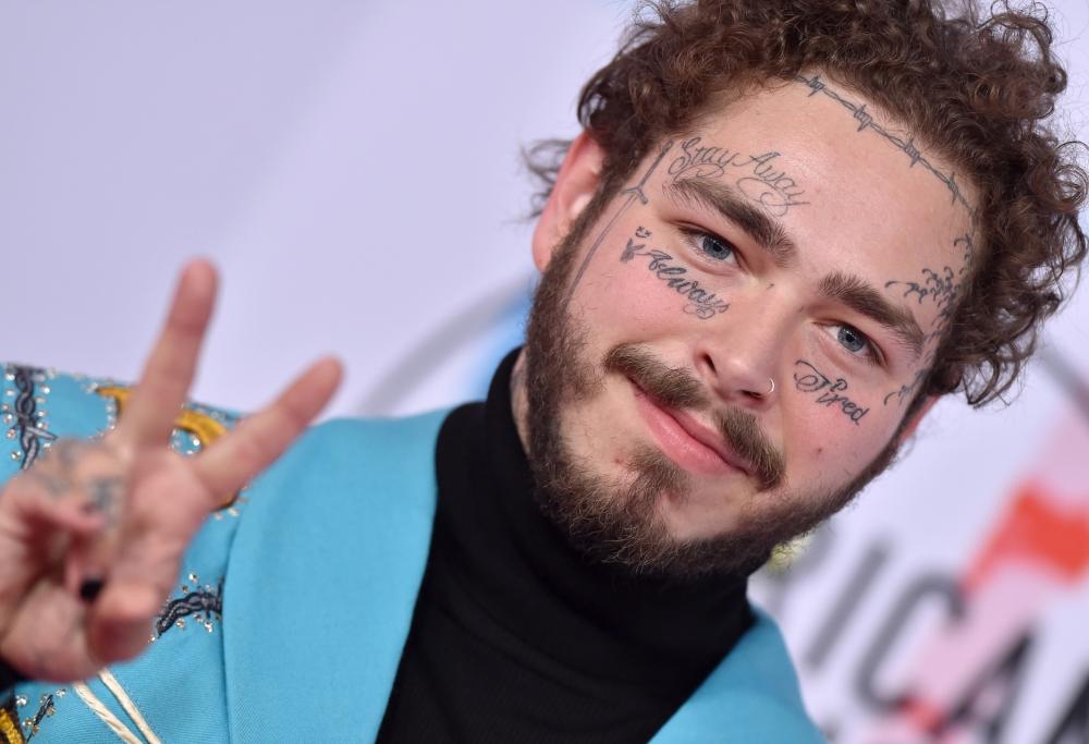 Post Malone si è fatto impiantare due diamanti sui denti