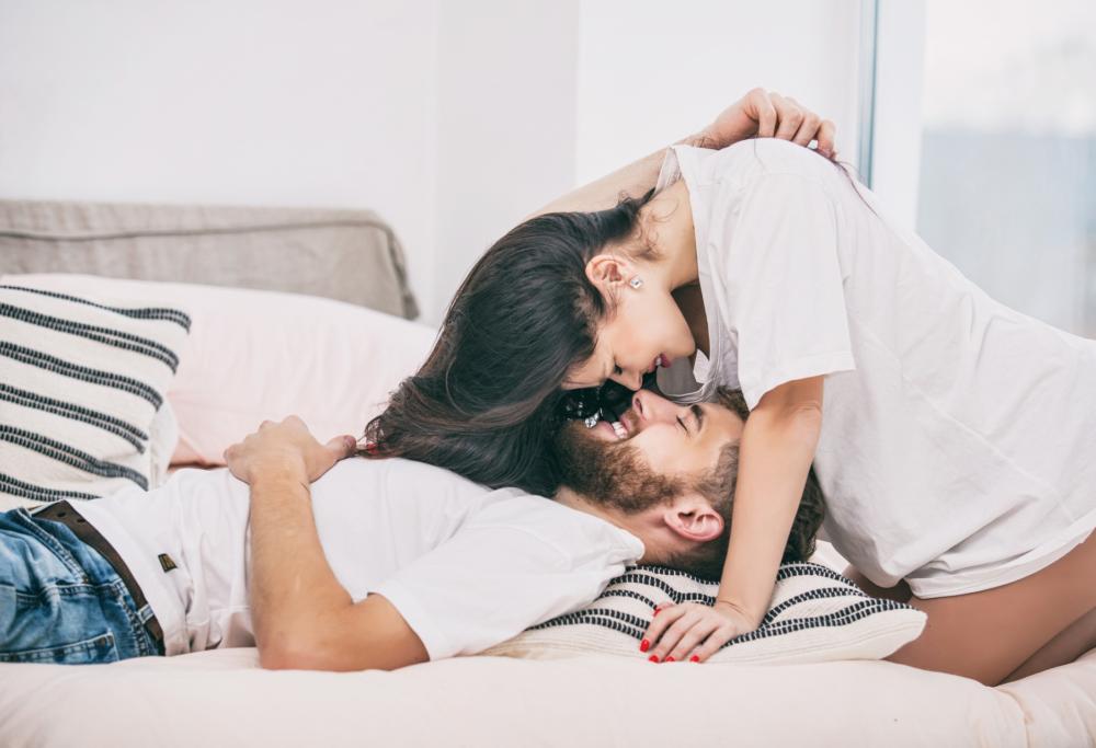 Sesso: gli italiani preferiscono fare l’amore con sentimento