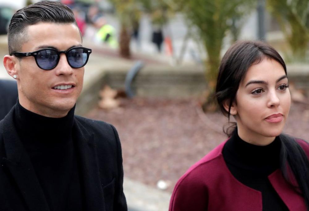 Georgina Rodriguez riceve da Ronaldo 100mila euro di “stipendio” per la cura dei figli