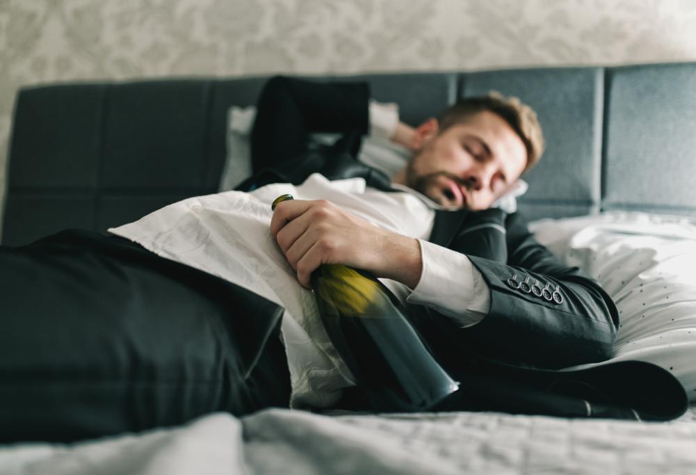 Manager si intrufola a casa di una sconosciuta ubriaco marcio e si addormenta nel suo letto