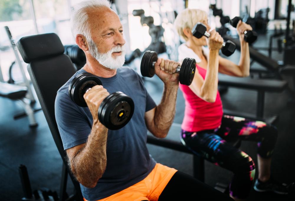 Fare palestra dopo i 40 anni: attenzione agli errori da non commettere
