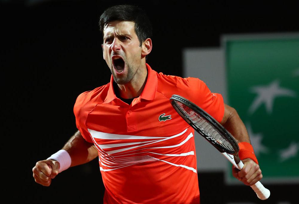 Novak Đoković vince il Roland Garros e regala la racchetta a un piccolo tifoso