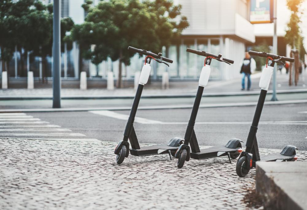 Monopattini elettrici, dal 1° gennaio equiparati alle bici