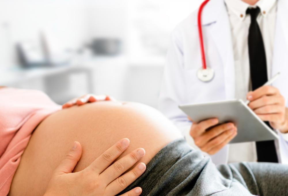 Secondo un chirurgo indiano anche le persone transgender protrebbero diventare madri 