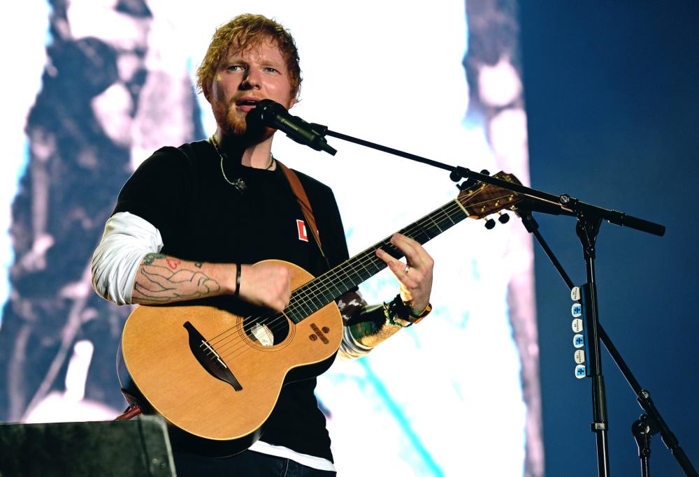 Ed Sheeran sorprende gli alunni di una scuola elementare con una lezione di musica in streaming