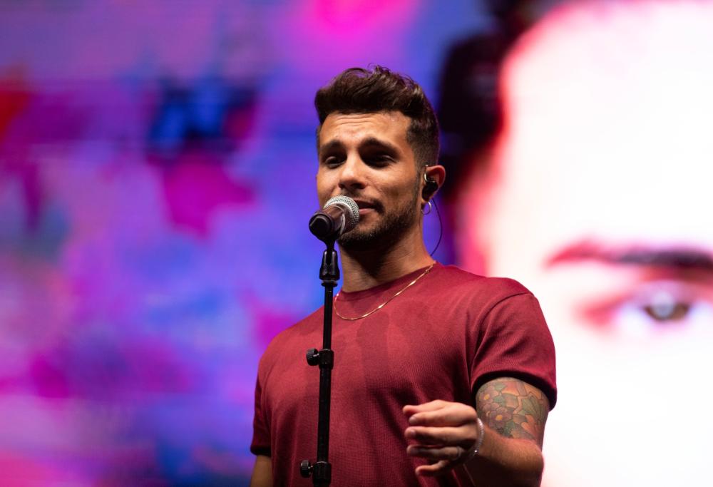 Marco Carta pronto per le nozze: "Sposerò il mio compagno e poi vorrei un figlio"