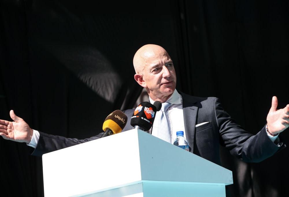 Jeff Bezos pronto a donare 1 miliardo di euro per gli animali in via d’estinzione