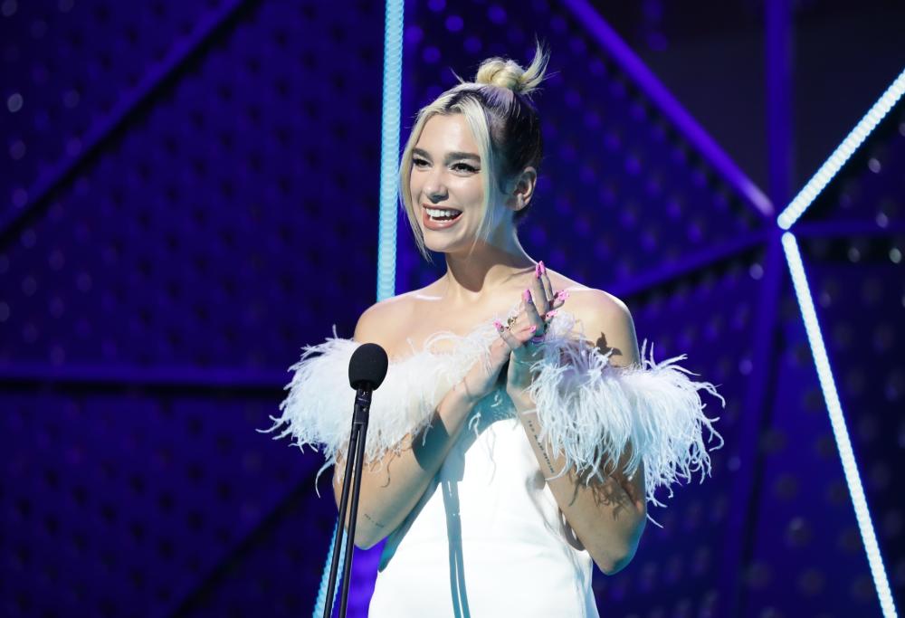 Dua Lipa, ospite a Sanremo 2020, incanta l'Ariston con la sua Don't Start Now.