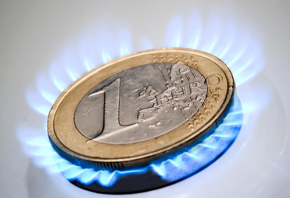 Aumenti in bolletta a partire da aprile: luce e gas più cari