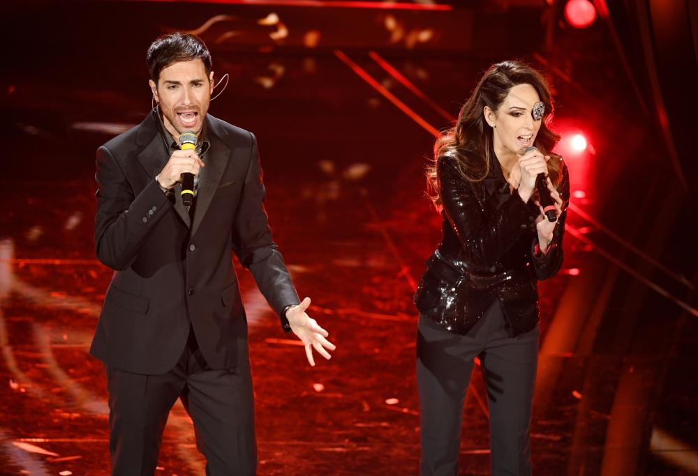 Gessica Notaro e Antonio Maggio cantano a Sanremo 2020 La faccia e il cuore, scritta da Ermal Meta
