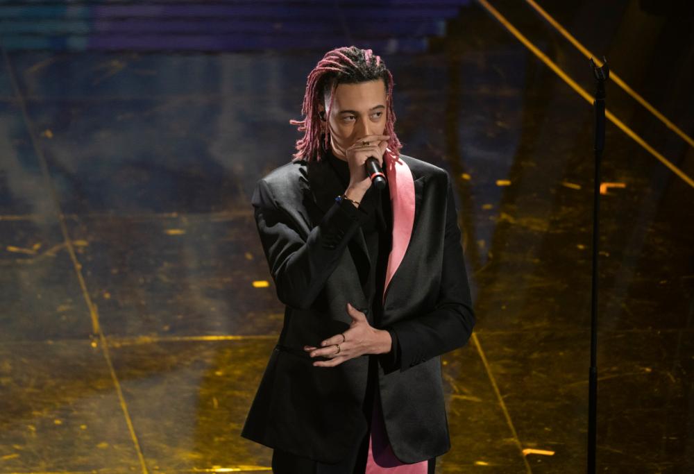 Ghali annuncia il suo primo concerto del 2020: sarà in un drive in in Germania