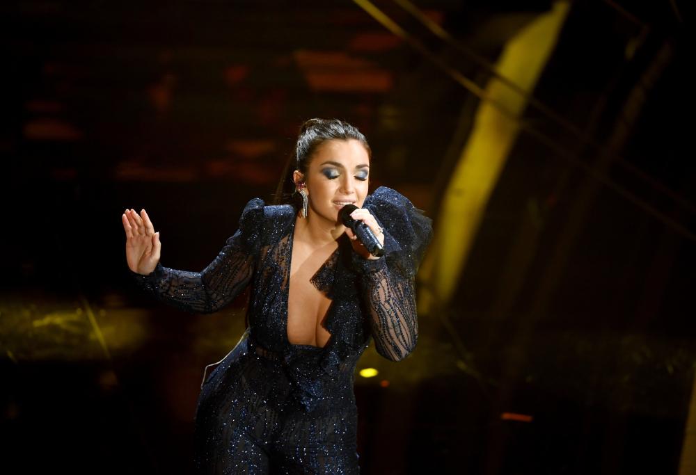 Elettra Lamborghini, bikini mozzafiato e messaggio criptico